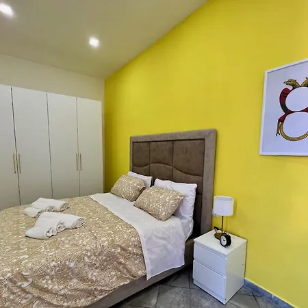 7 House * Napoli