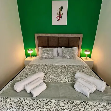 7 House Apartment *